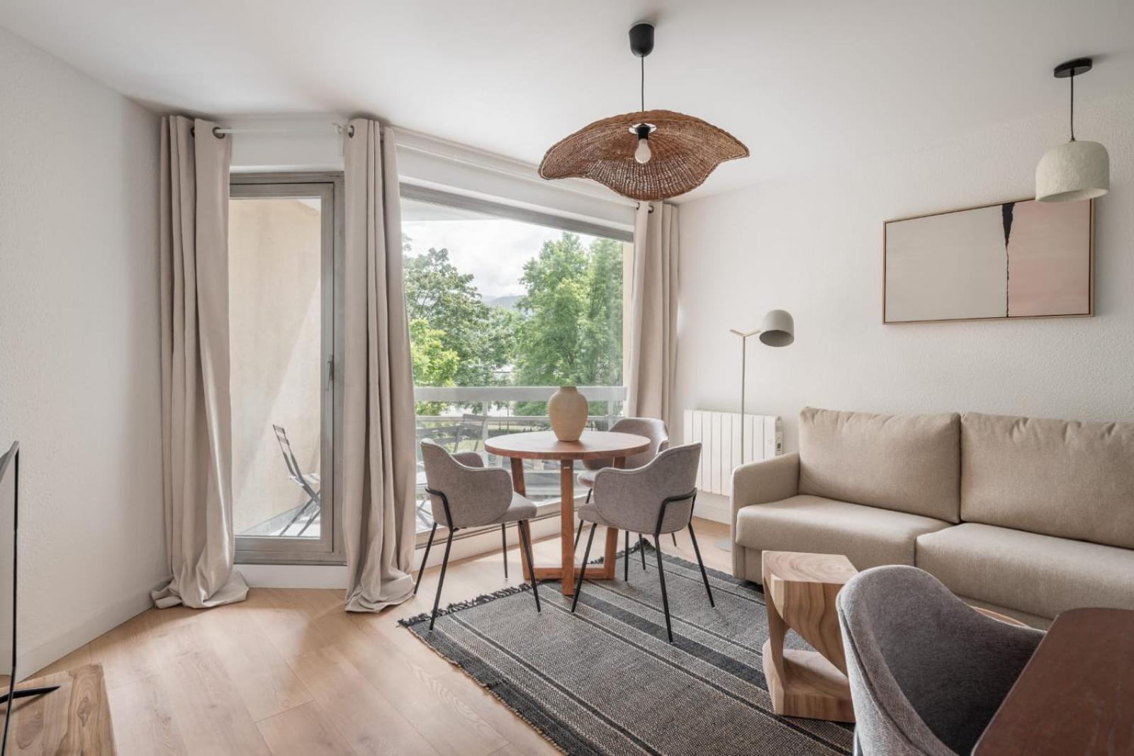 L'Hotel De Jc - Chu Meylan Eksteriør billede